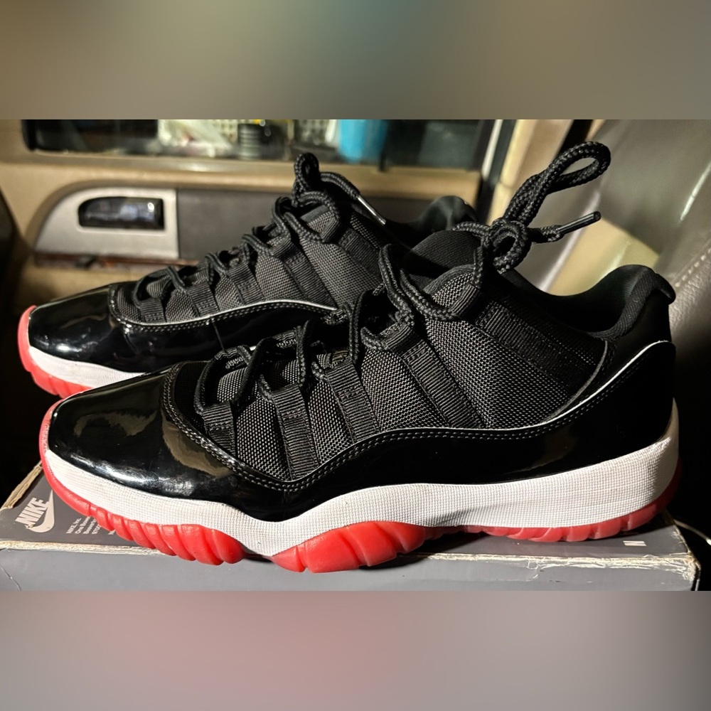 Jordan 11 Low Bred